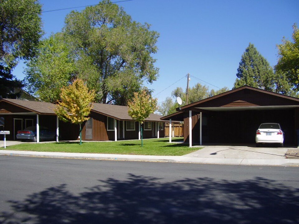 1425 Douglas Ave in Gardnerville, NV - Building Photo