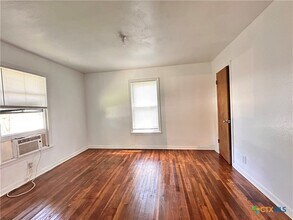 307 Orchard St in San Marcos, TX - Building Photo - Building Photo