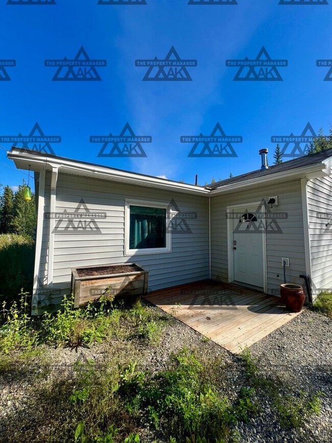 2400 Grumman St in North Pole, AK - Building Photo - Building Photo