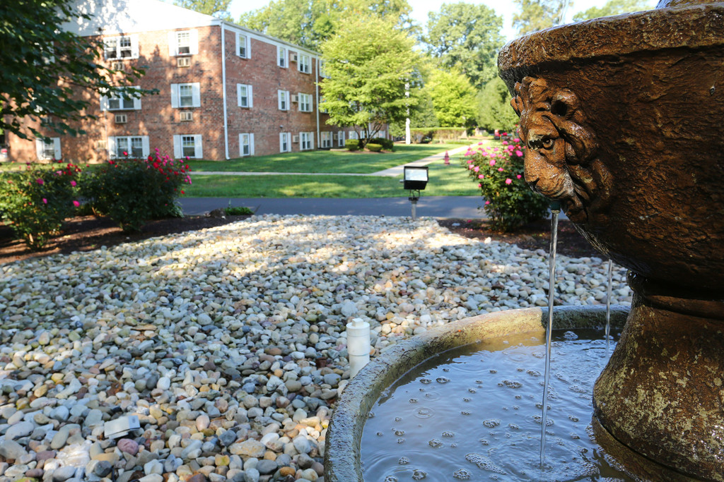 Glen Hollow Apartments in Croydon, PA