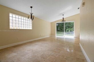 4120 Sapphire St in Weston, FL - Building Photo - Building Photo