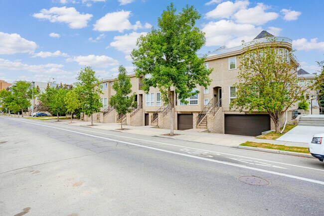 1124 14 Av SW in Calgary, AB - Building Photo - Building Photo