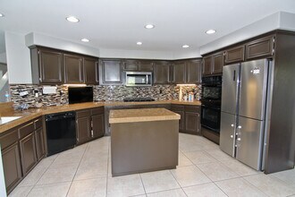 26426 Cardinal Dr in Santa Clarita, CA - Building Photo - Building Photo