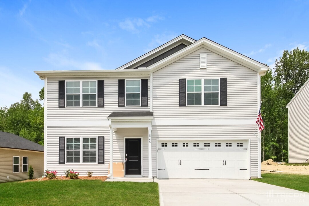 3765 Streamside Dr in Thomasville, NC - Building Photo