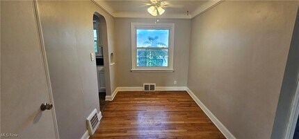 5025 Henry St in Garfield Heights, OH - Building Photo - Building Photo
