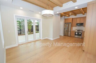 1154 Essex Way in Thousand Oaks, CA - Building Photo - Building Photo