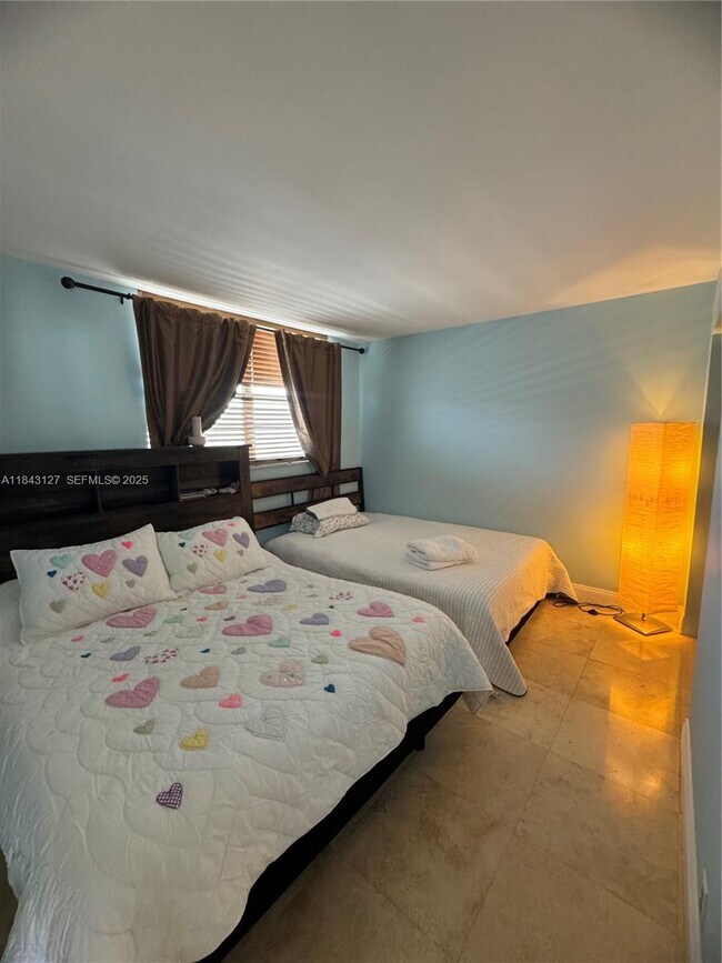 3545 NE 166th St in North Miami Beach, FL - Building Photo - Building Photo