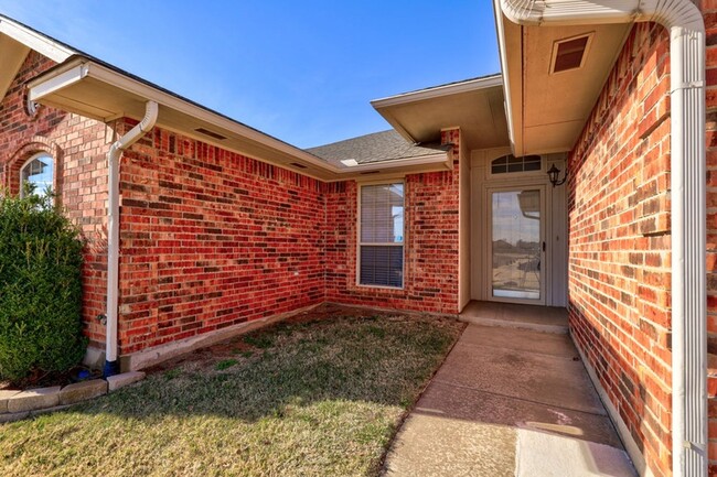 1413 Meadow Run Dr in Moore, OK - Building Photo - Building Photo