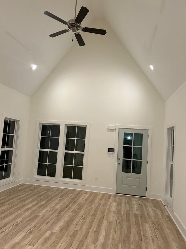 1098 Burrow Cir in Opelika, AL - Building Photo - Building Photo