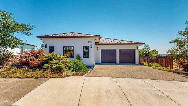 2144 Wedgewood Way in Santa Rosa, CA - Building Photo - Building Photo