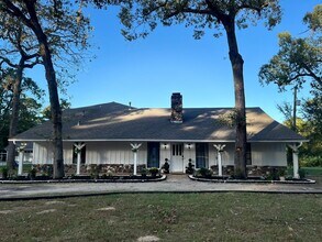 8402 Matthews Ln in Magnolia, TX - Building Photo - Building Photo