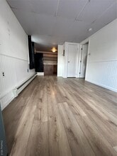 25 Auburn Ave in Bay Shore, NY - Building Photo - Building Photo