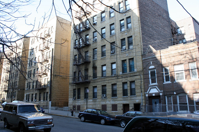 2775 Kingsbridge Ter in Bronx, NY - Foto de edificio - Building Photo