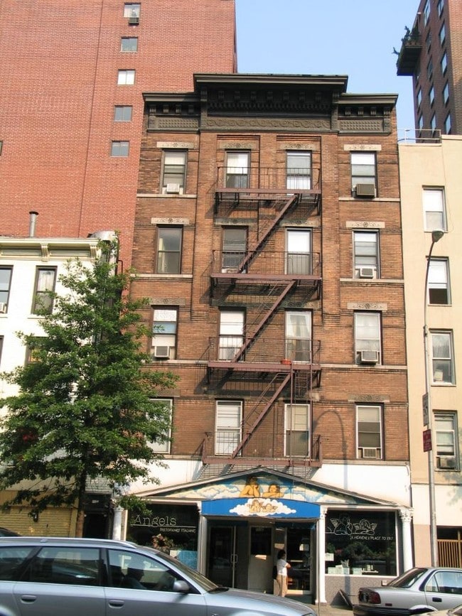 1135 First Ave in New York, NY - Building Photo - Building Photo