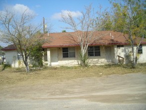 401 Vela Jackson Ave in La Joya, TX - Foto de edificio - Building Photo