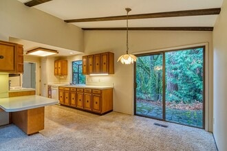 8449 SE 33rd Pl in Mercer Island, WA - Building Photo - Building Photo