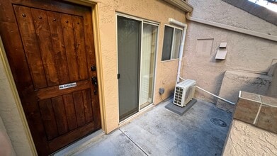 3927 Nobel Dr in San Diego, CA - Building Photo - Building Photo