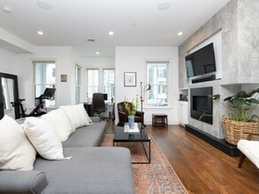 585 E 7th St in Boston, MA - Building Photo - Building Photo