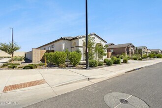 531 S Owl Dr in Gilbert, AZ - Building Photo - Building Photo