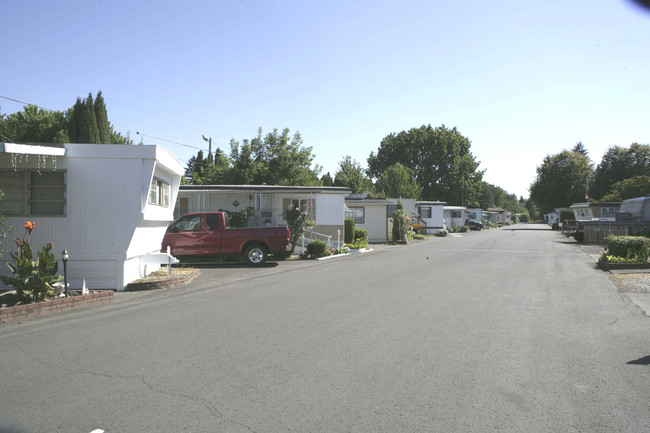 Kings Court Mobile City in Milwaukie, OR - Building Photo - Building Photo