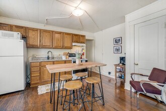 122 W Meadow St in Fayetteville, AR - Building Photo - Building Photo