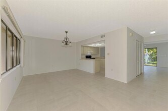 935 Sunridge Way, Unit B4 in Sarasota, FL - Building Photo - Building Photo