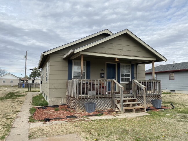 property at 615 E 5th St