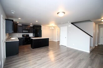 6985 Majestic Lp in Bismarck, ND - Building Photo - Building Photo