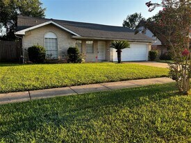 4003 Brownstone Ln in Houston, TX - Building Photo