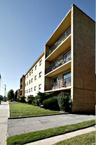 990 Avenue Rd in Toronto, ON - Building Photo