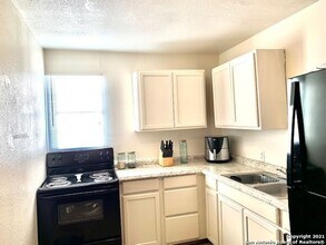 1511 W Ashby Pl in San Antonio, TX - Building Photo - Building Photo