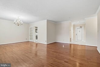 3709 S George Mason Dr, Unit T3E in Baileys Crossroads, VA - Building Photo - Building Photo