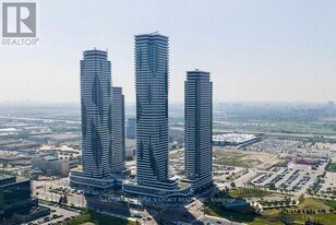 8 Interchange Wy in Vaughan, ON - Building Photo