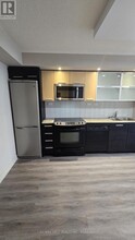 25-1225 Capreol Ct in Toronto, ON - Building Photo - Building Photo