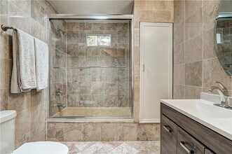 8804 Mountain Ridge Dr in Austin, TX - Building Photo - Building Photo