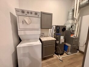 315 E Main St, Unit #201 in Ottumwa, IA - Foto de edificio - Building Photo