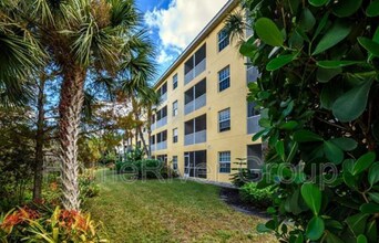 4530 Botanical Pl Cir in Naples, FL - Building Photo - Building Photo