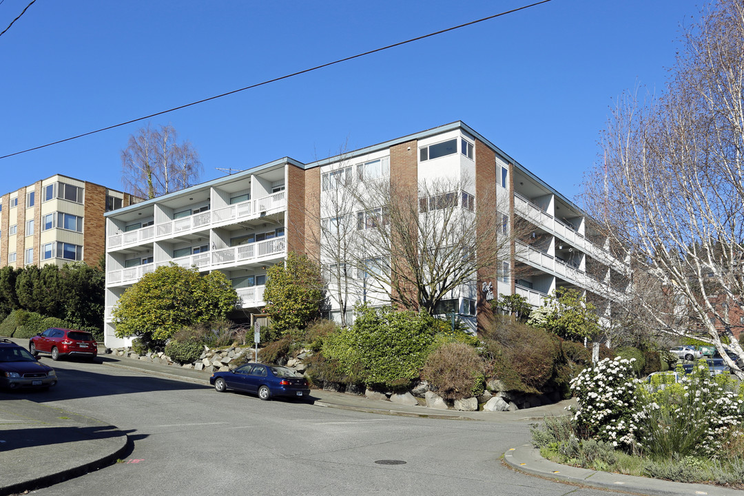 Bel-air Apartments in Seattle, WA - Building Photo