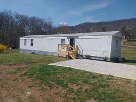 315 Old Valley Rd in Harriman, TN - Building Photo