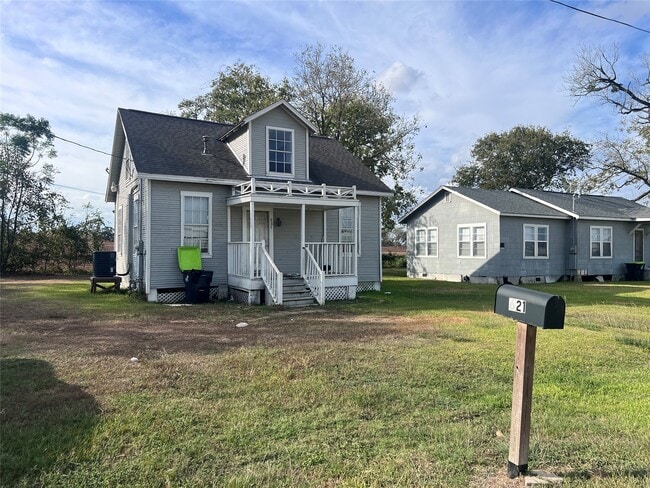 621 Harrison Ln in Wharton, TX - Building Photo - Building Photo