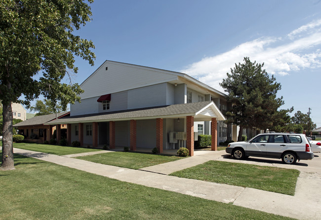 Keys East Apartments in Norman, OK - Foto de edificio - Building Photo