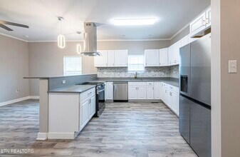 1709 Grainger Ave in Knoxville, TN - Foto de edificio - Building Photo