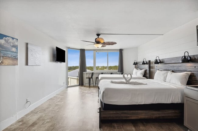 8817 S Thomas Dr in Panama City Beach, FL - Building Photo - Building Photo