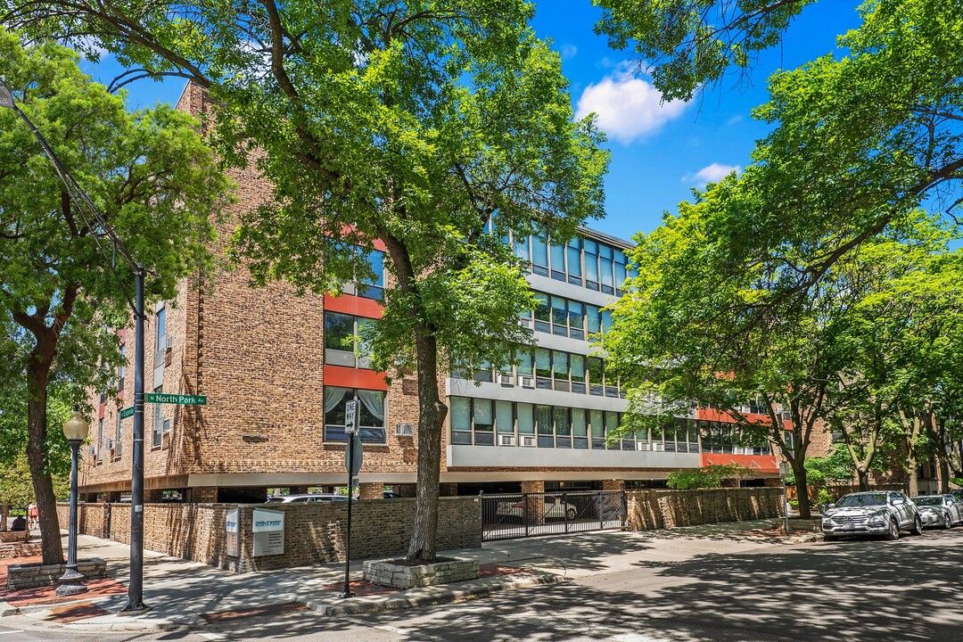 Reside on North Park in Chicago, IL - Foto de edificio