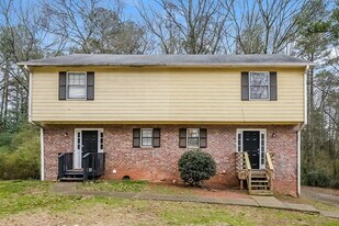 5026 Hawthorne Ct in Smyrna, GA - Building Photo