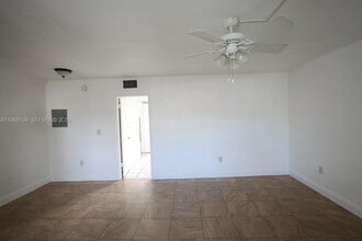 6270 W Flagler St in Miami, FL - Building Photo - Building Photo