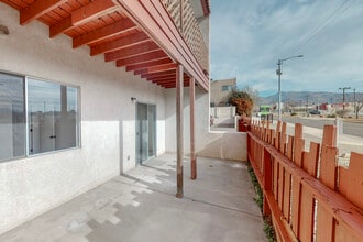 Lomas Gardens in Albuquerque, NM - Foto de edificio - Building Photo