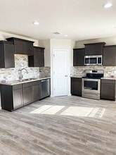 390 Bower Rd in Bridge City, TX - Building Photo - Building Photo