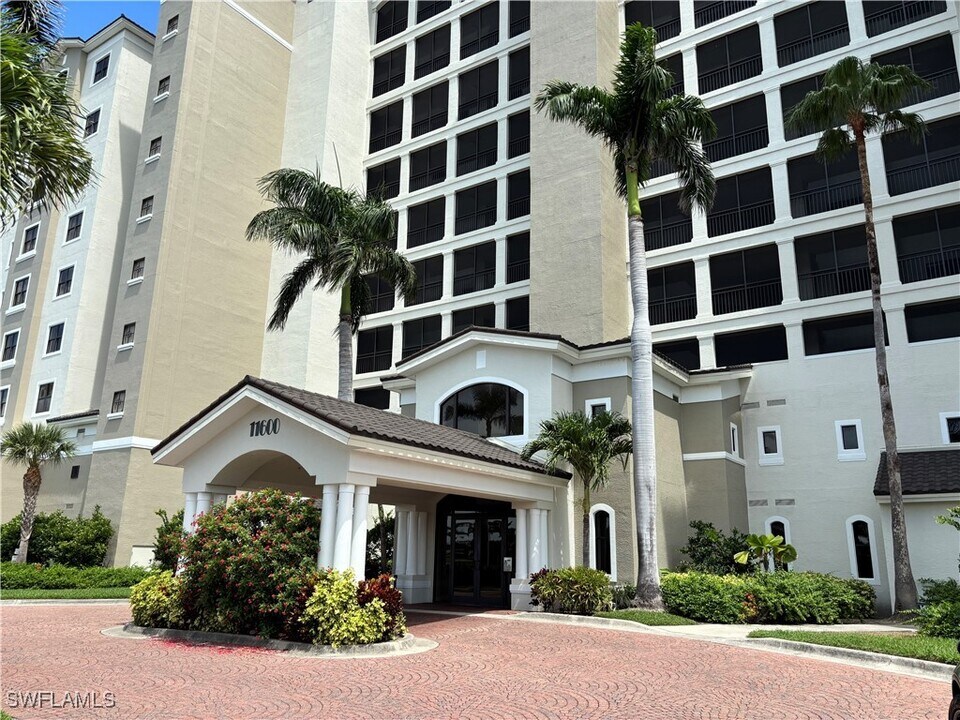 11600 Court Of Palms in Ft. Myers, FL - Building Photo