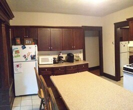 411 Hawthorne Ct in Madison, WI - Building Photo - Building Photo